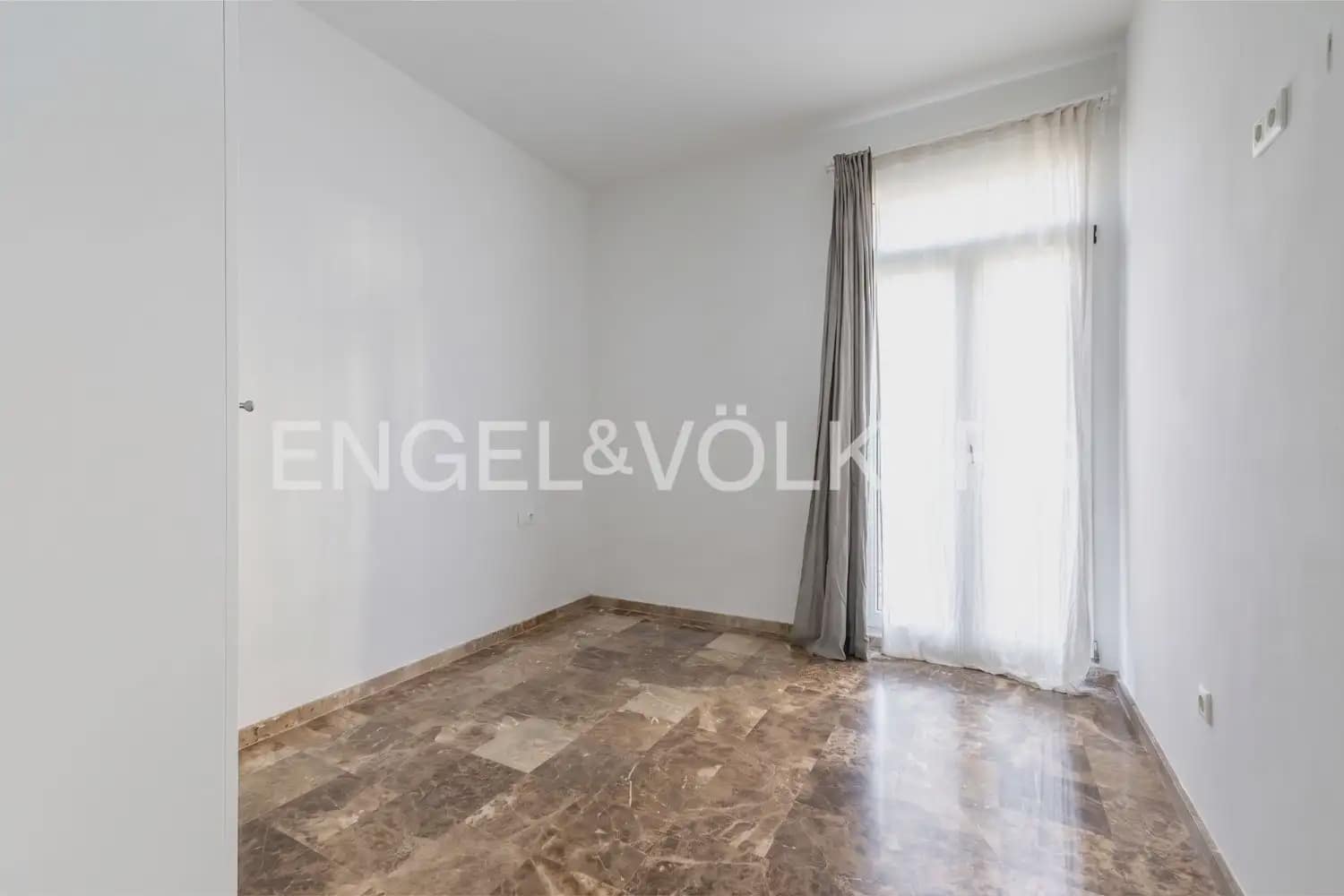 2 Zimmer Wohnung zu vermieten in Valencia Stadt - 1.200 € (Ref: 9976105)