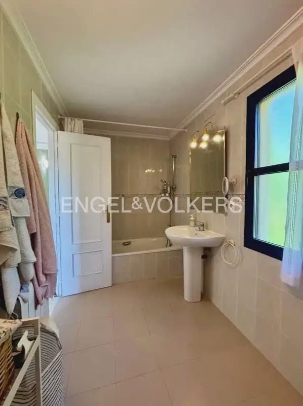 4 soveværelse Villa til leje i Riba-roja de Turia med swimmingpool garage - € 2.400 (Ref: 9976508)