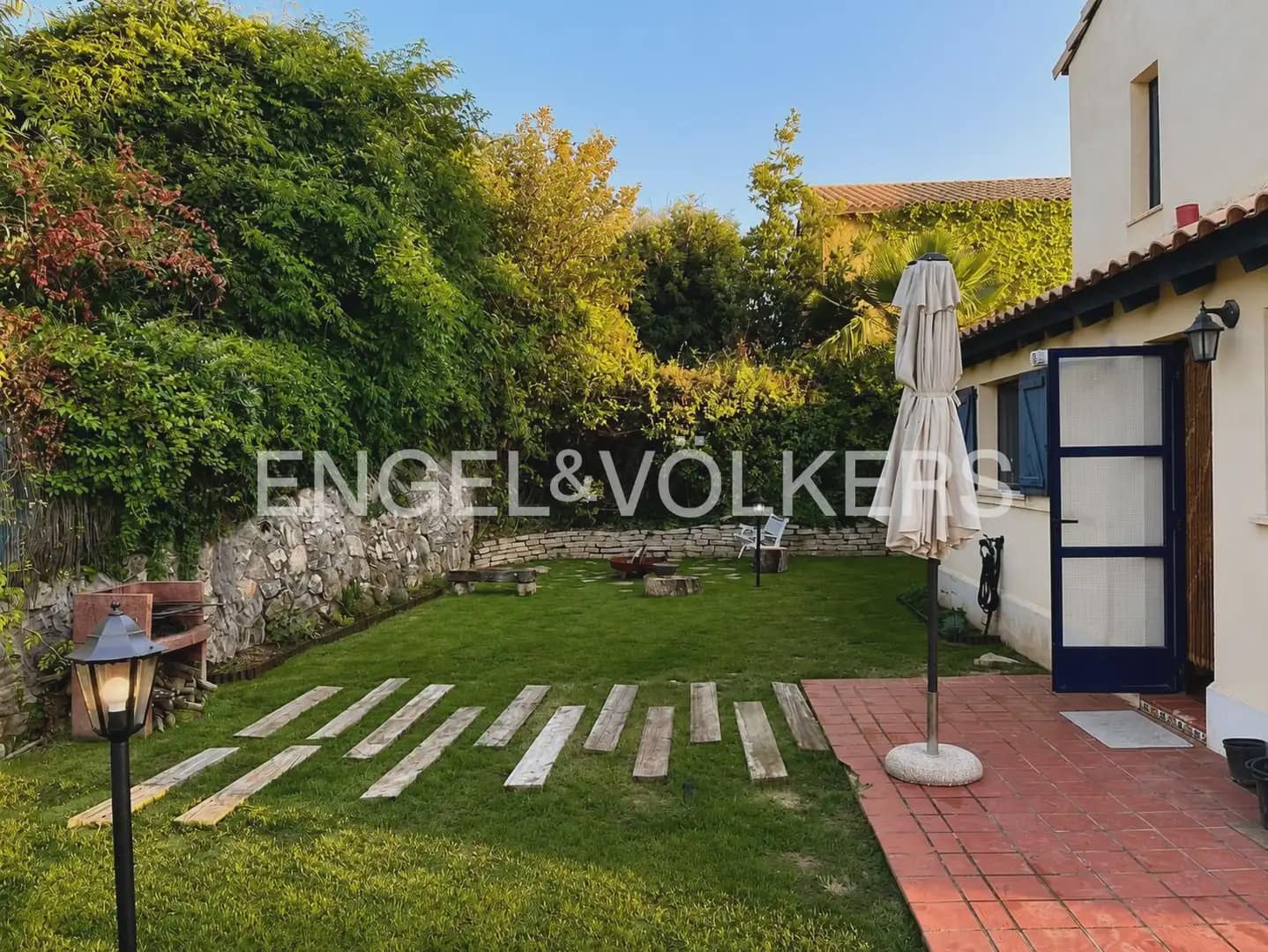 4 soveværelse Villa til leje i Riba-roja de Turia med swimmingpool garage - € 2.400 (Ref: 9976508)