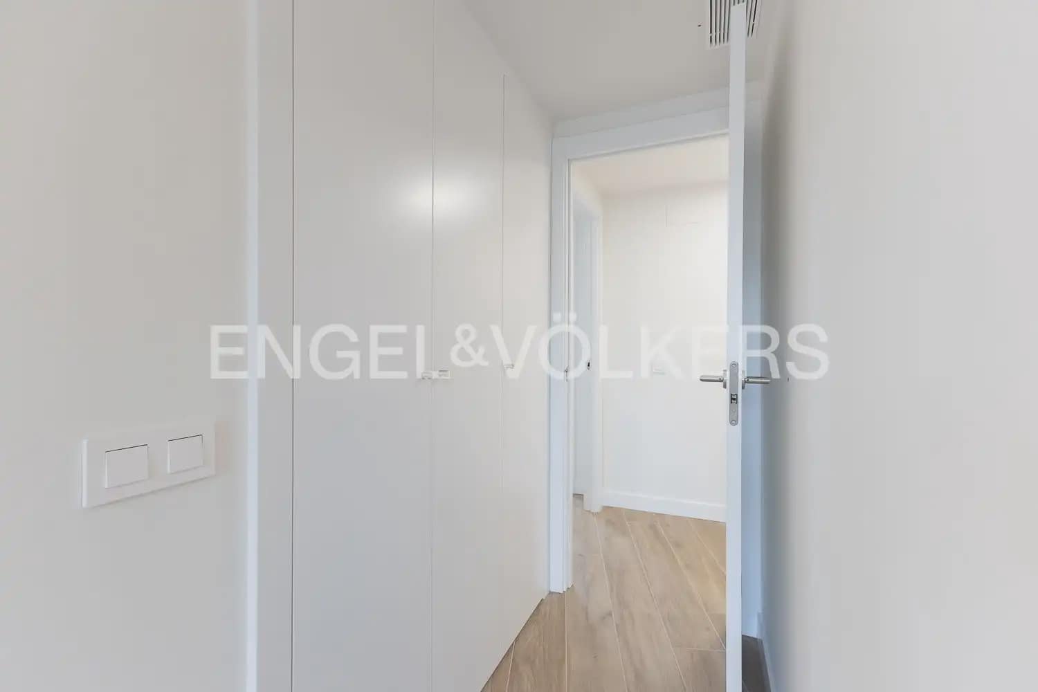 2 slaapkamer Flat te huur in Valencia stad met garage - € 1.500 (Ref: 9977685)