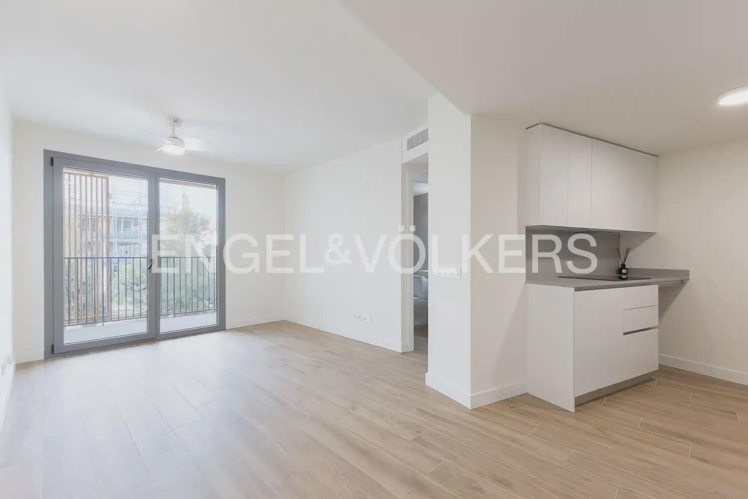 2 slaapkamer Flat te huur in Valencia stad met garage - € 1.500 (Ref: 9977685)