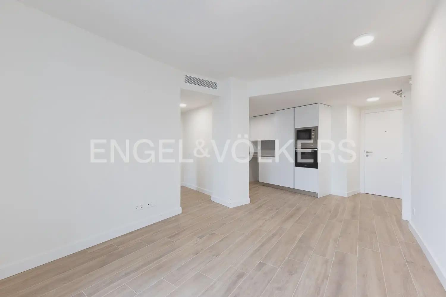 2 slaapkamer Flat te huur in Valencia stad met garage - € 1.500 (Ref: 9977685)