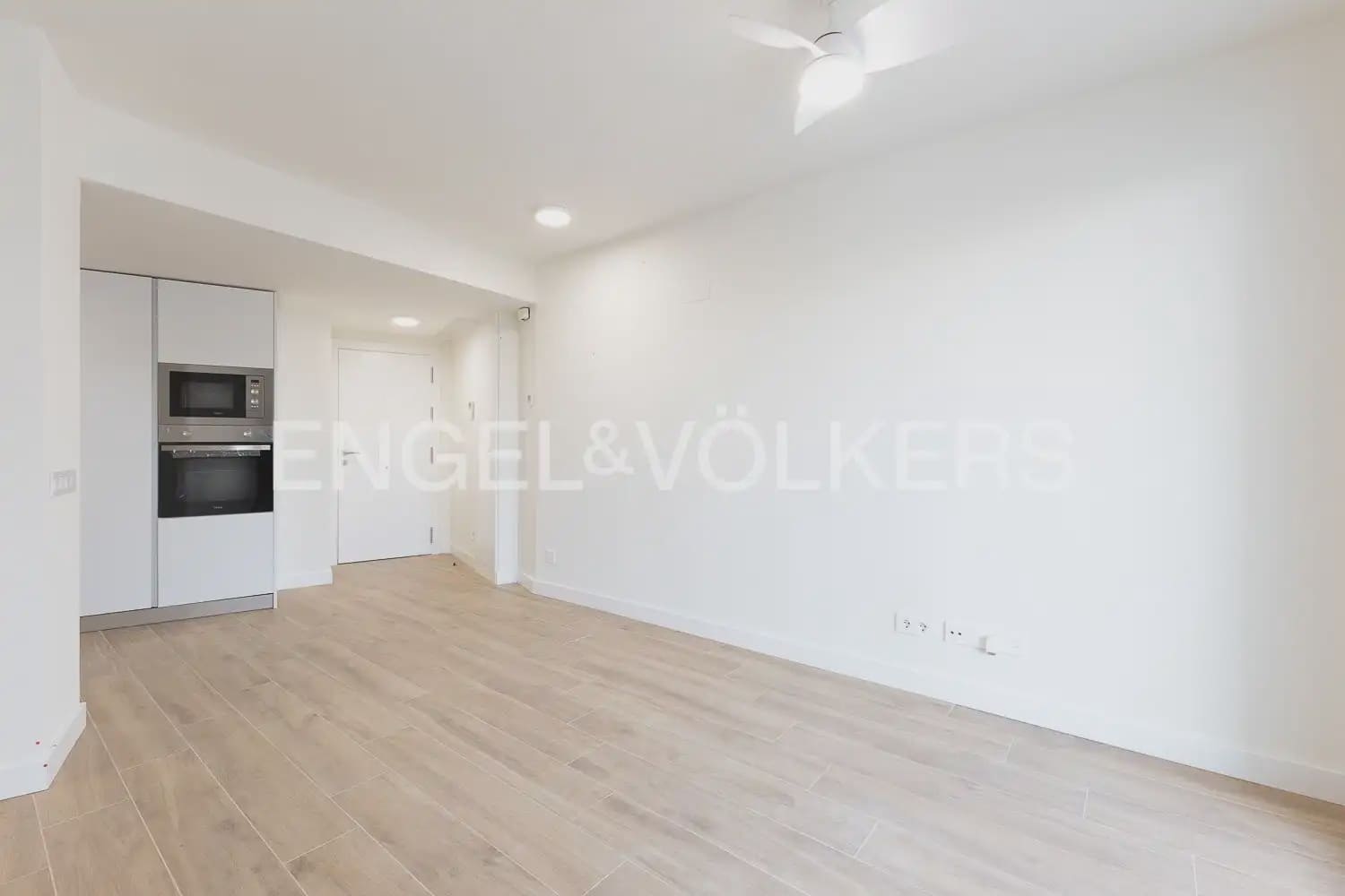 2 slaapkamer Flat te huur in Valencia stad met garage - € 1.500 (Ref: 9977685)