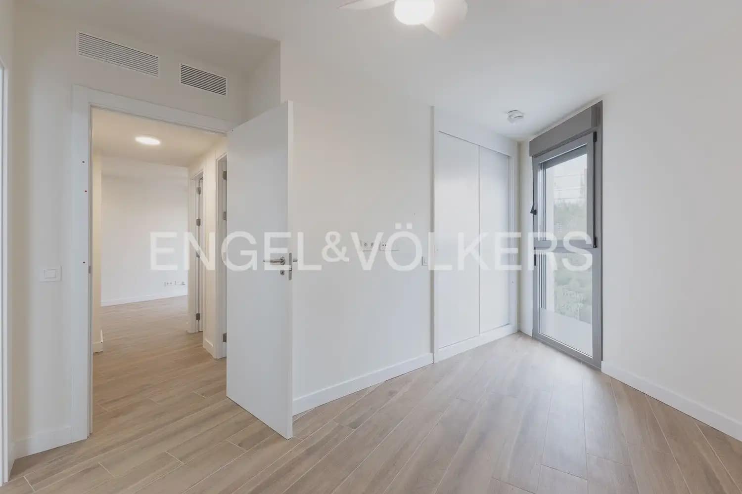 2 slaapkamer Flat te huur in Valencia stad met garage - € 1.500 (Ref: 9977685)