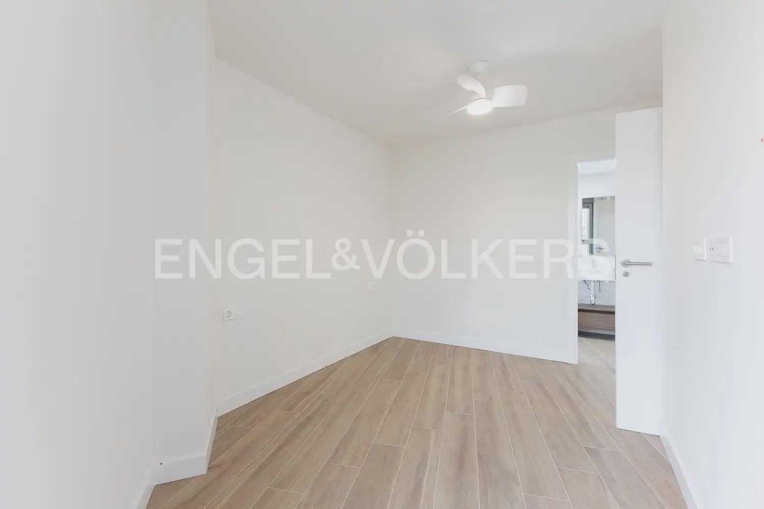 2 slaapkamer Flat te huur in Valencia stad met garage - € 1.500 (Ref: 9977685)