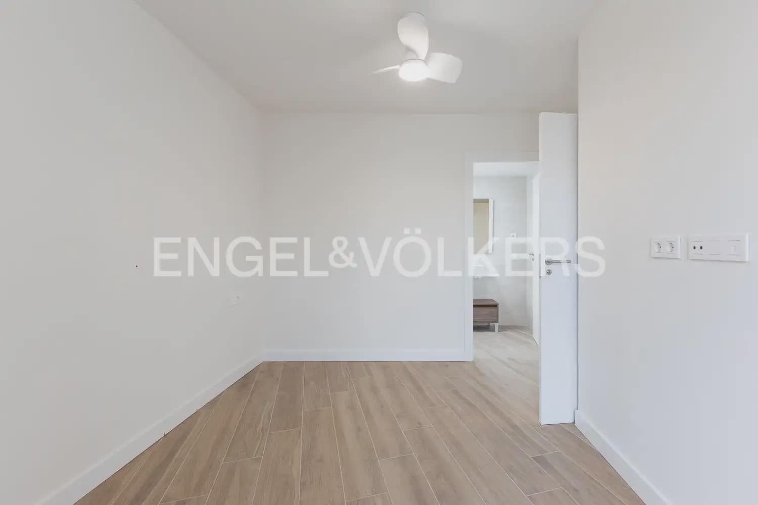2 slaapkamer Flat te huur in Valencia stad met garage - € 1.500 (Ref: 9977685)