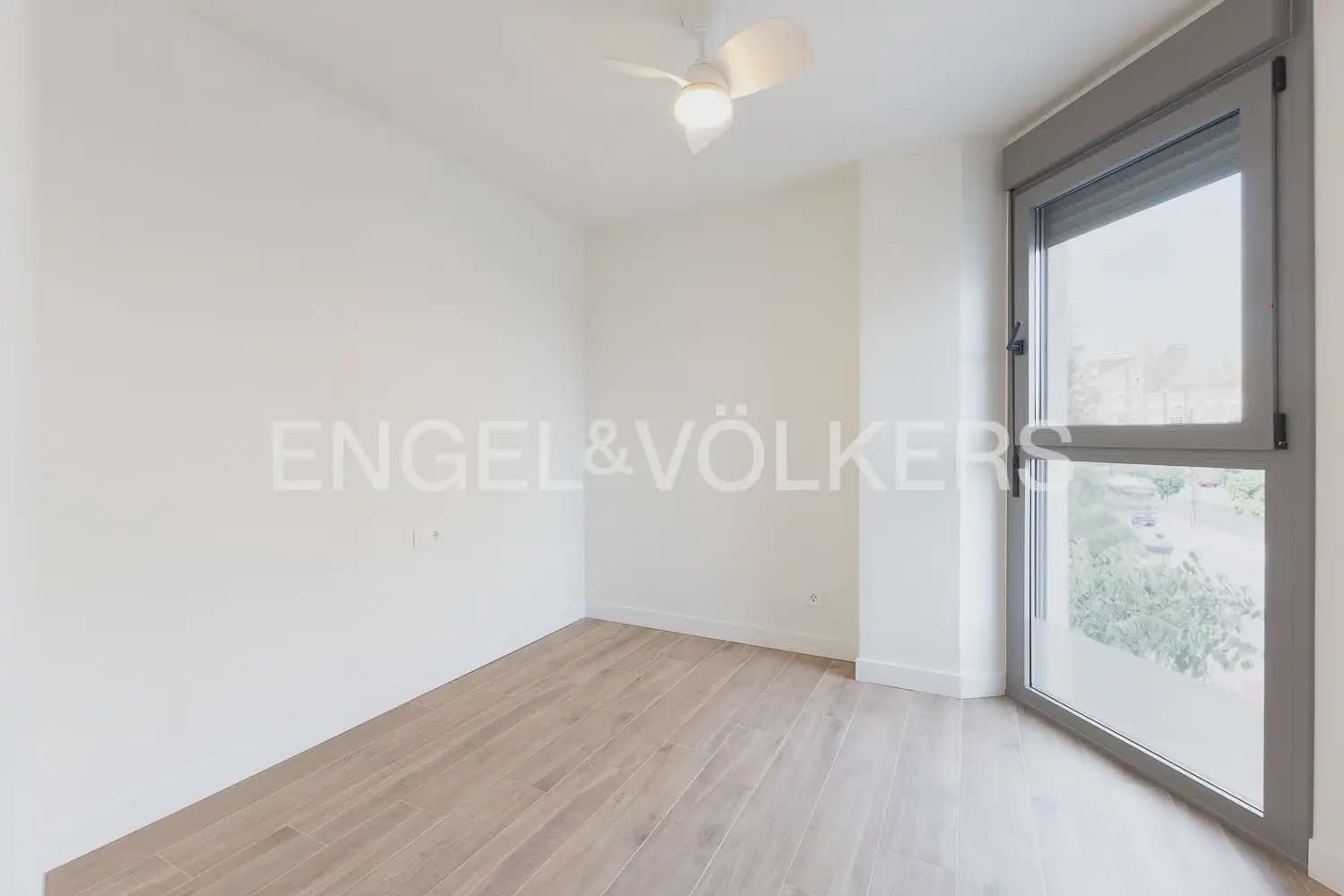 2 slaapkamer Flat te huur in Valencia stad met garage - € 1.500 (Ref: 9977685)