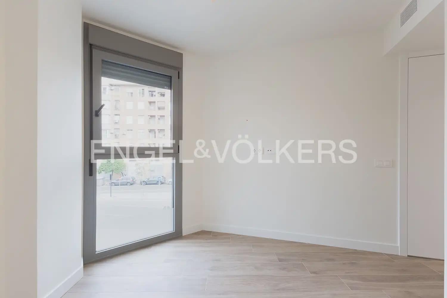 2 slaapkamer Flat te huur in Valencia stad met garage - € 1.500 (Ref: 9977685)
