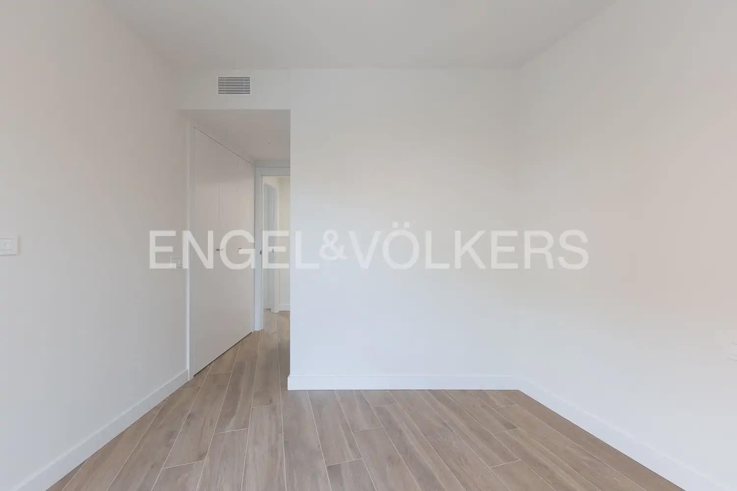2 slaapkamer Flat te huur in Valencia stad met garage - € 1.500 (Ref: 9977685)