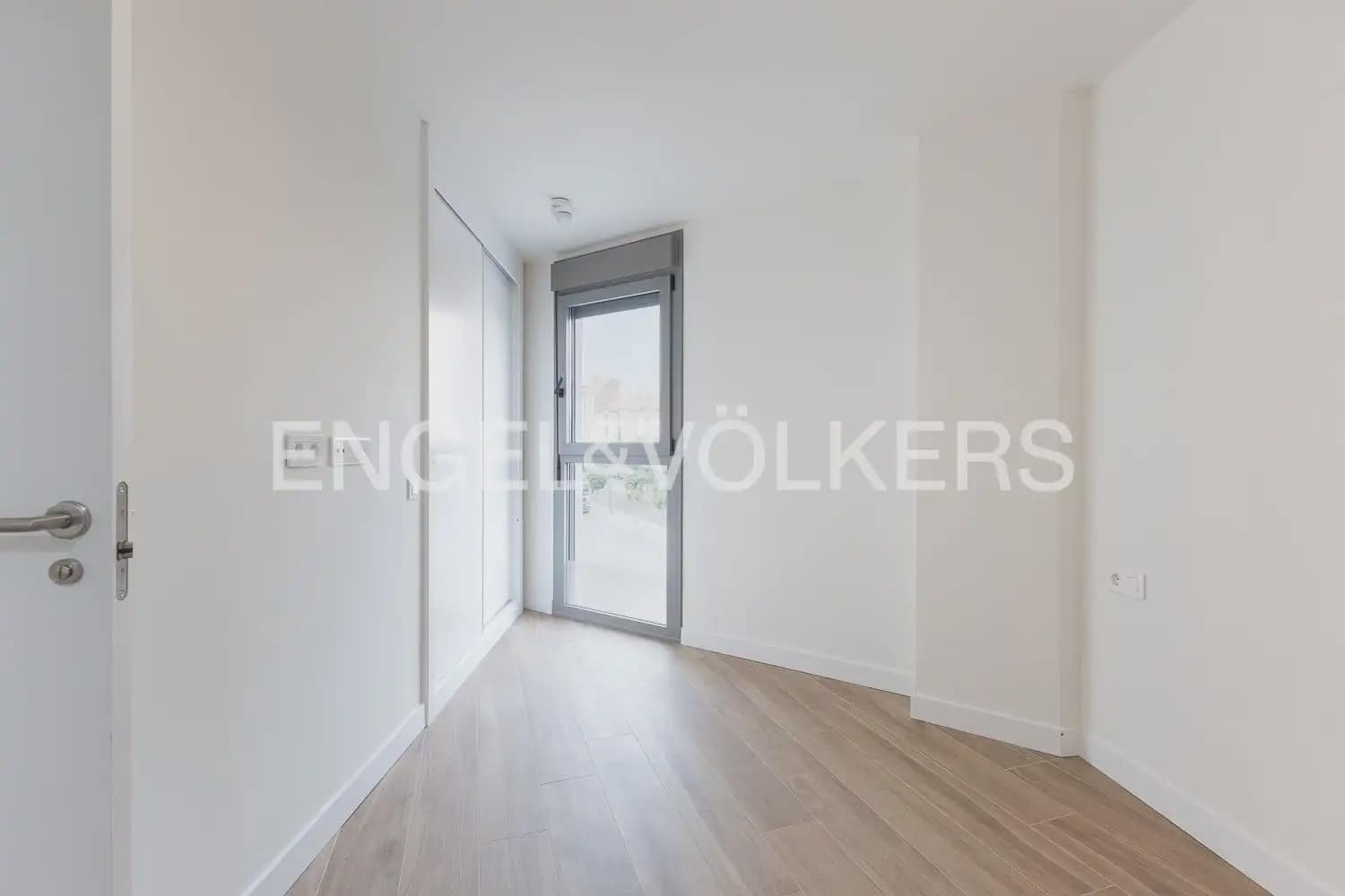 2 slaapkamer Flat te huur in Valencia stad met garage - € 1.500 (Ref: 9977685)