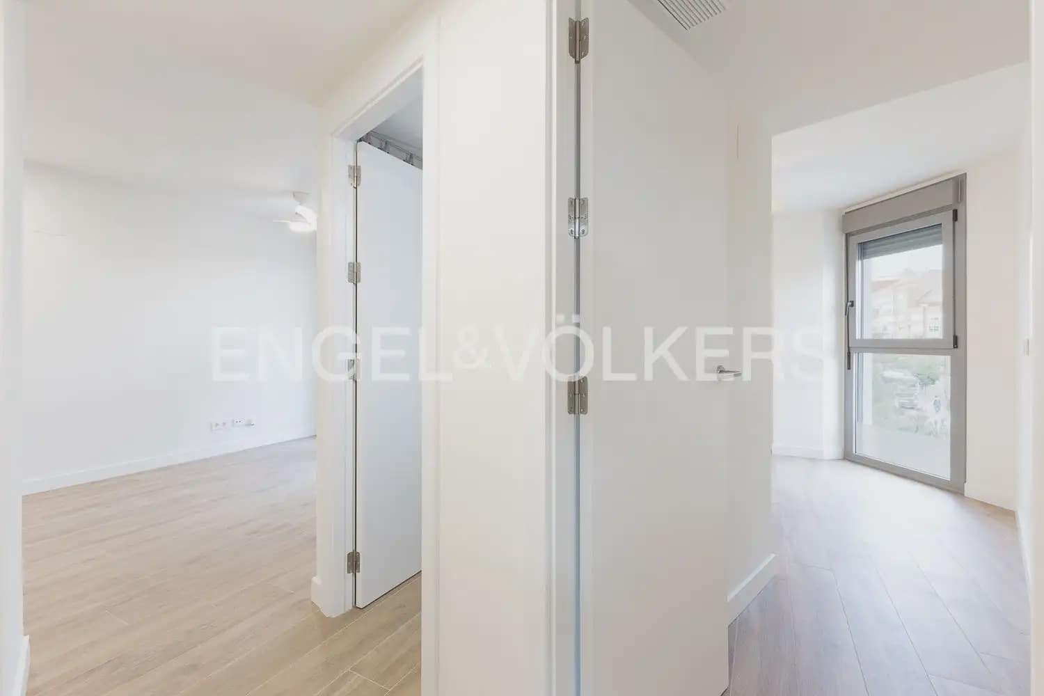 2 slaapkamer Flat te huur in Valencia stad met garage - € 1.500 (Ref: 9977685)
