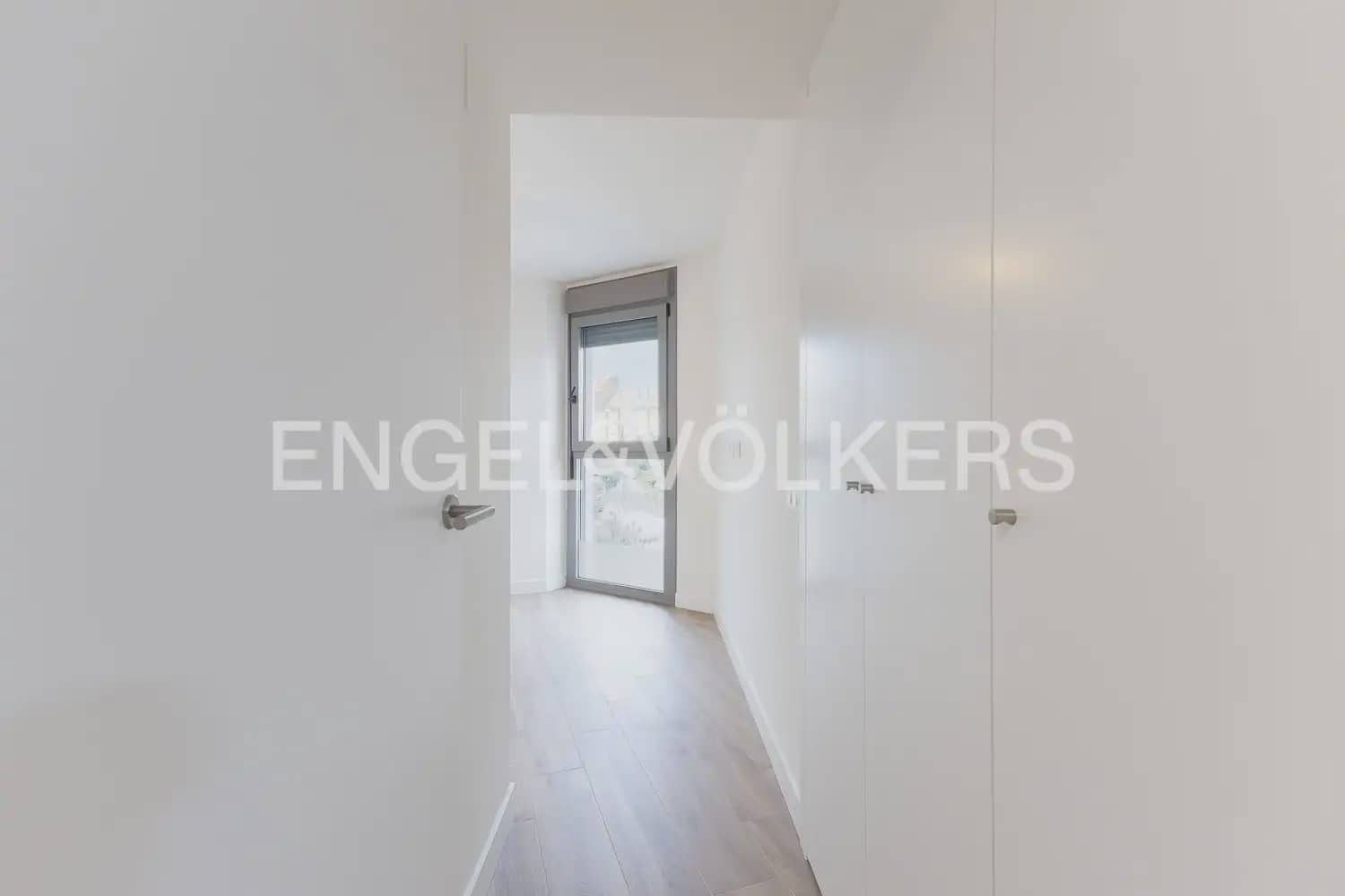 2 slaapkamer Flat te huur in Valencia stad met garage - € 1.500 (Ref: 9977685)