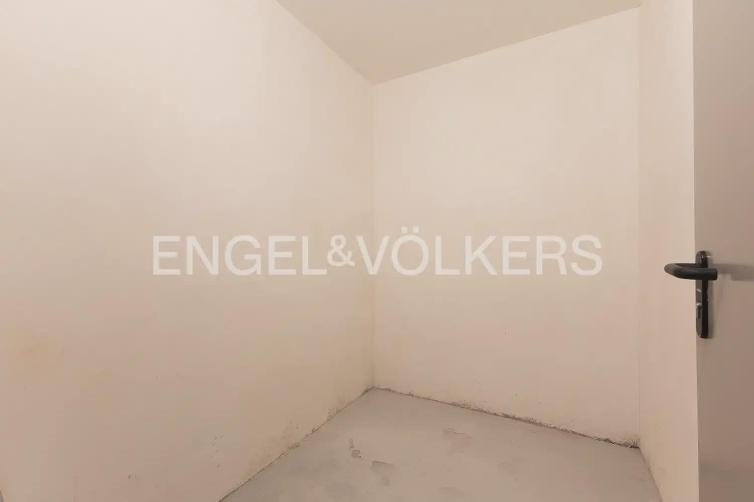 2 slaapkamer Flat te huur in Valencia stad met garage - € 1.500 (Ref: 9977685)