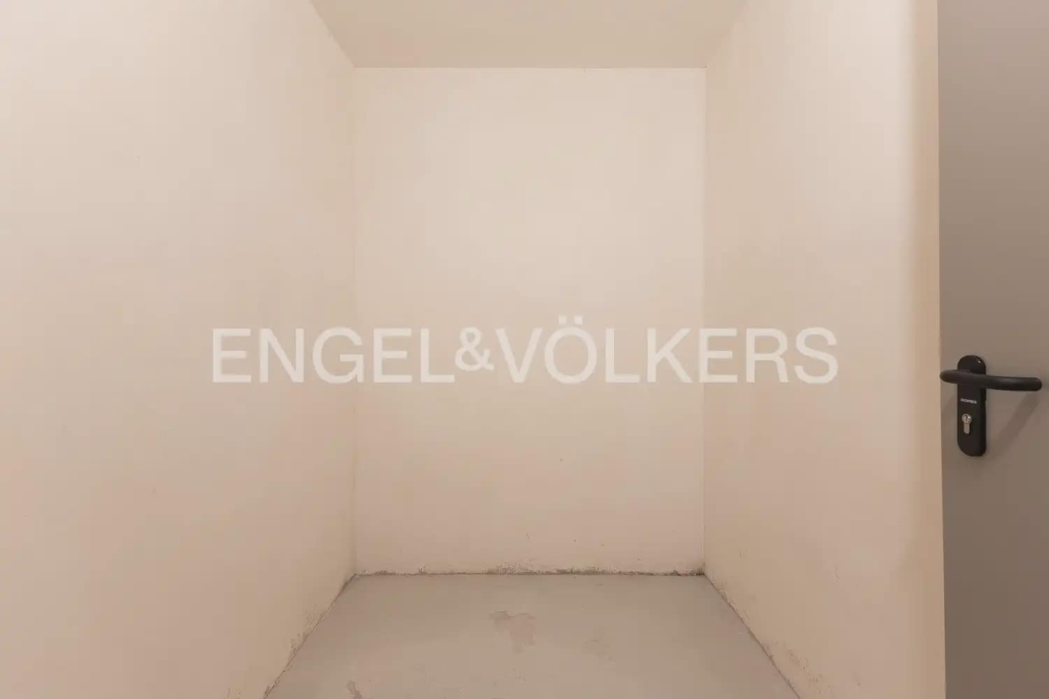 2 slaapkamer Flat te huur in Valencia stad met garage - € 1.500 (Ref: 9977685)