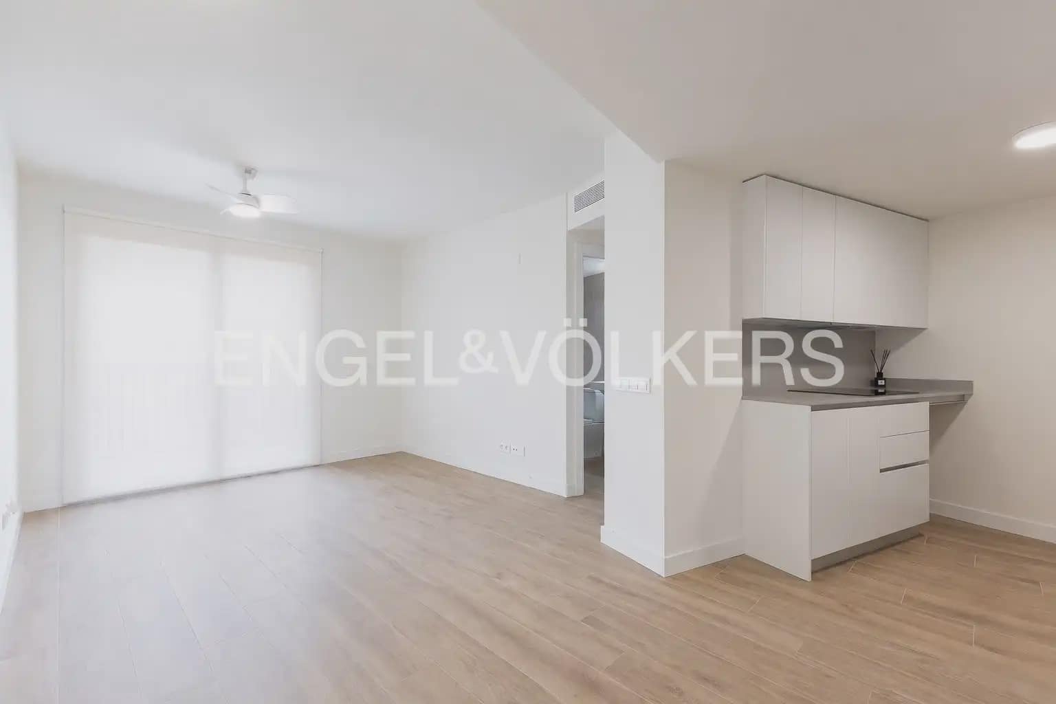 2 slaapkamer Flat te huur in Valencia stad met garage - € 1.500 (Ref: 9977685)