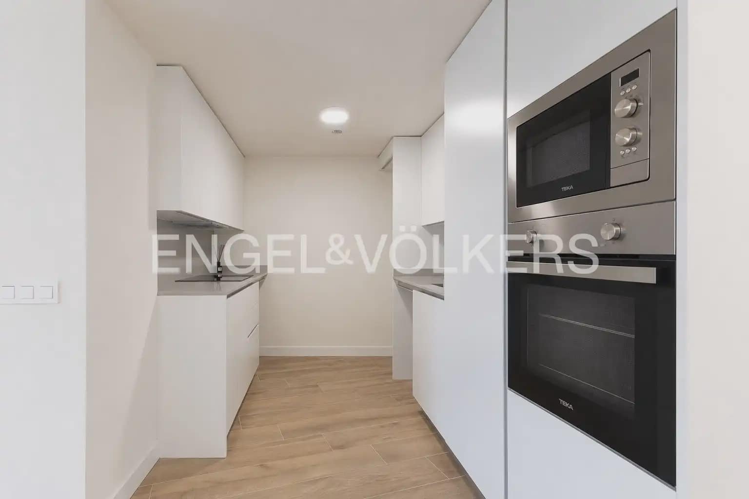 2 slaapkamer Flat te huur in Valencia stad met garage - € 1.500 (Ref: 9977685)