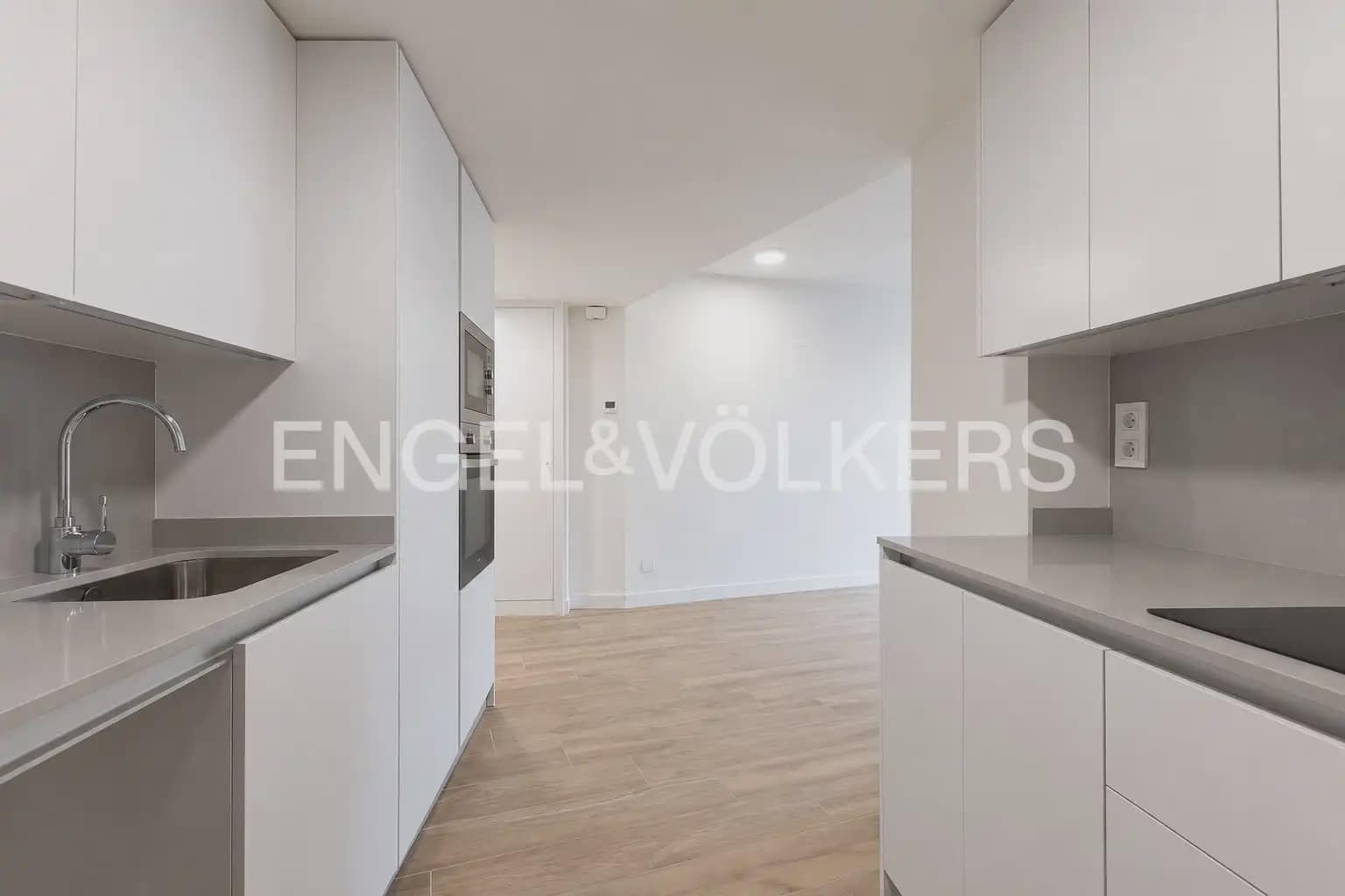 2 slaapkamer Flat te huur in Valencia stad met garage - € 1.500 (Ref: 9977685)