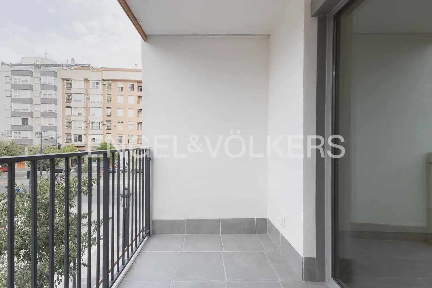 2 slaapkamer Flat te huur in Valencia stad met garage - € 1.500 (Ref: 9977685)