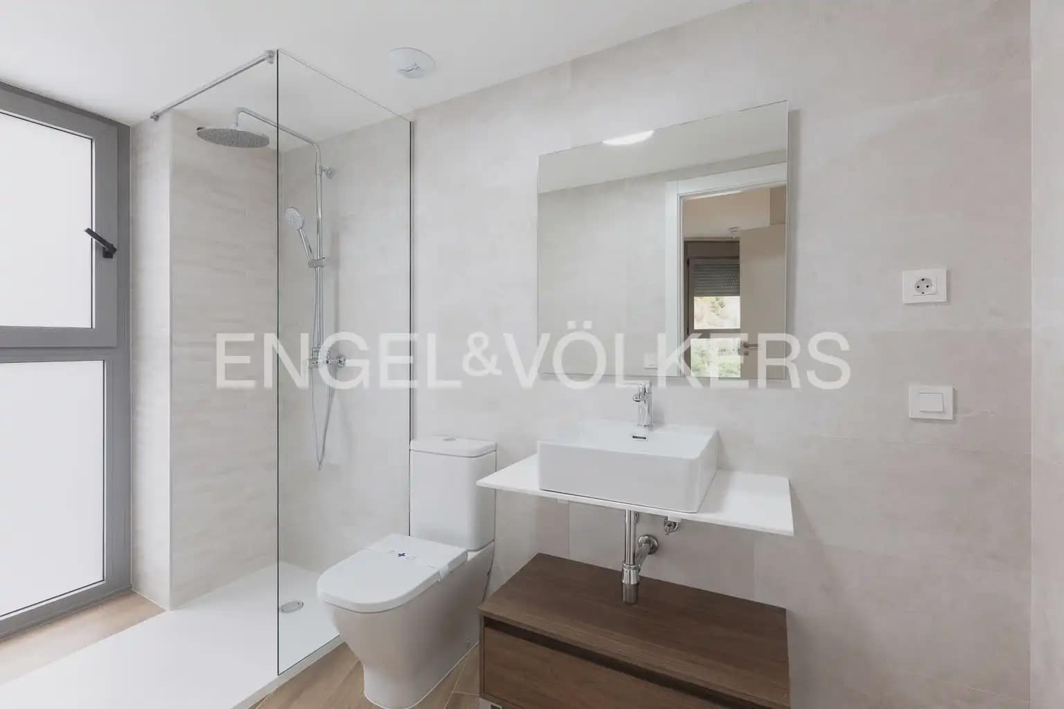 2 slaapkamer Flat te huur in Valencia stad met garage - € 1.500 (Ref: 9977685)