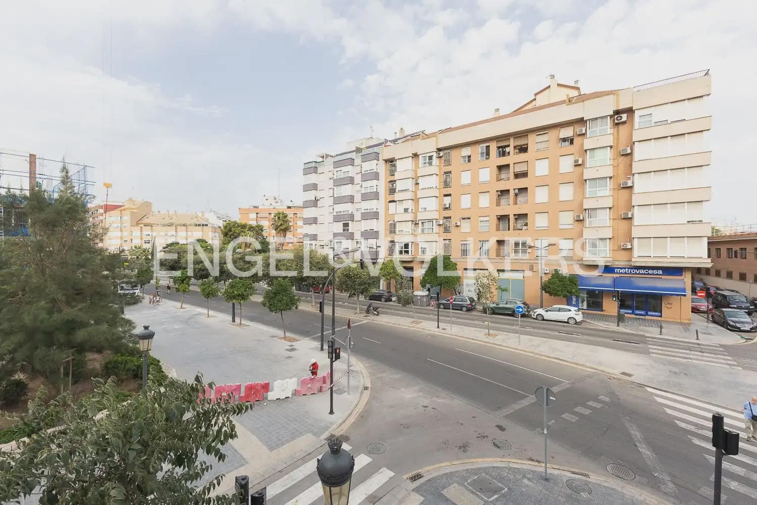2 slaapkamer Flat te huur in Valencia stad met garage - € 1.500 (Ref: 9977685)