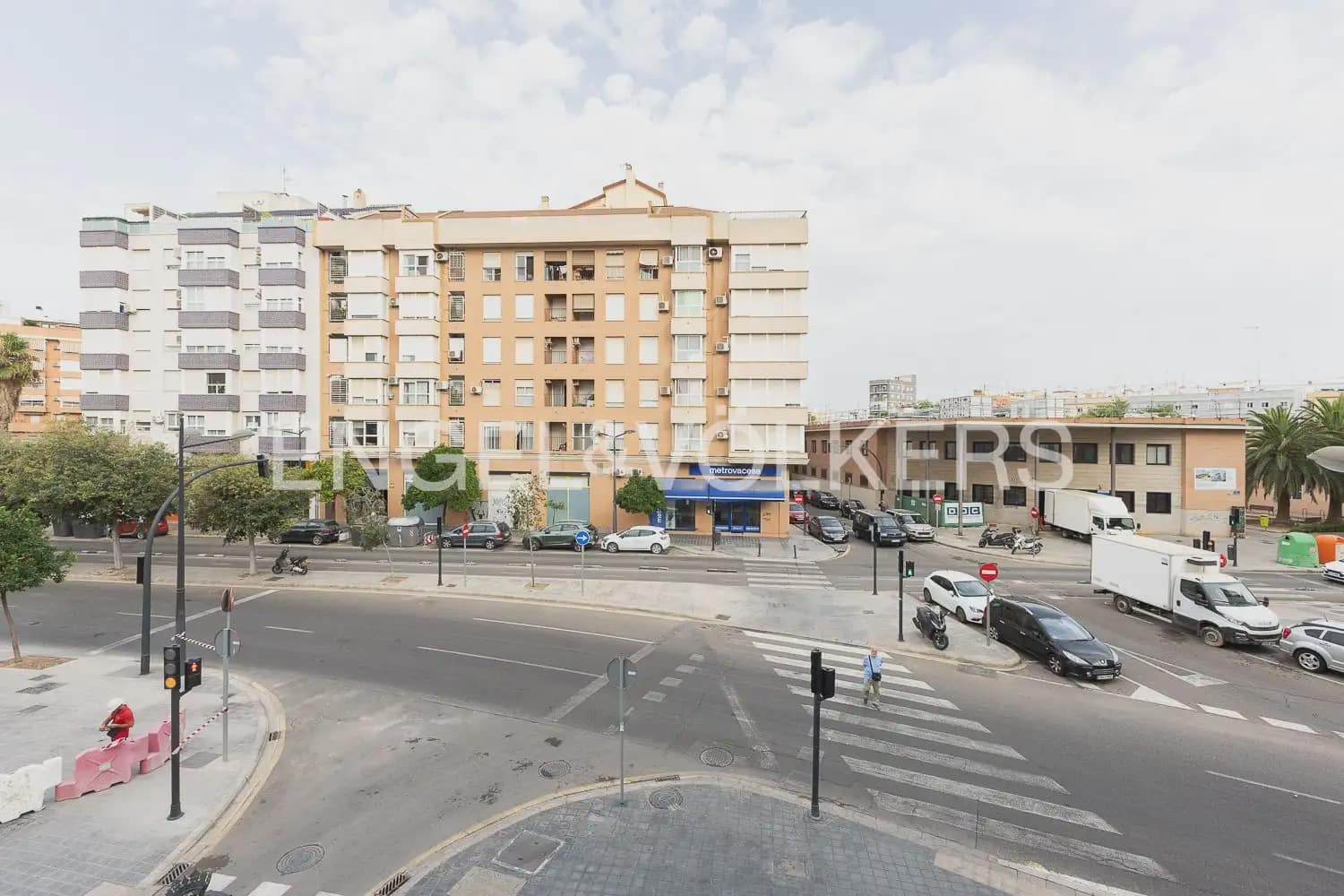 2 slaapkamer Flat te huur in Valencia stad met garage - € 1.500 (Ref: 9977685)