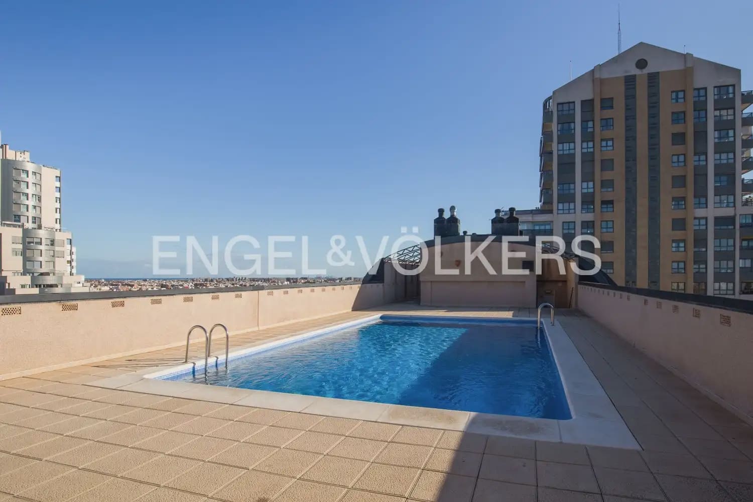 3 camera da letto Appartamento da affittare in Valencia citta con piscina garage - 2.200 € (Rif: 9977829)