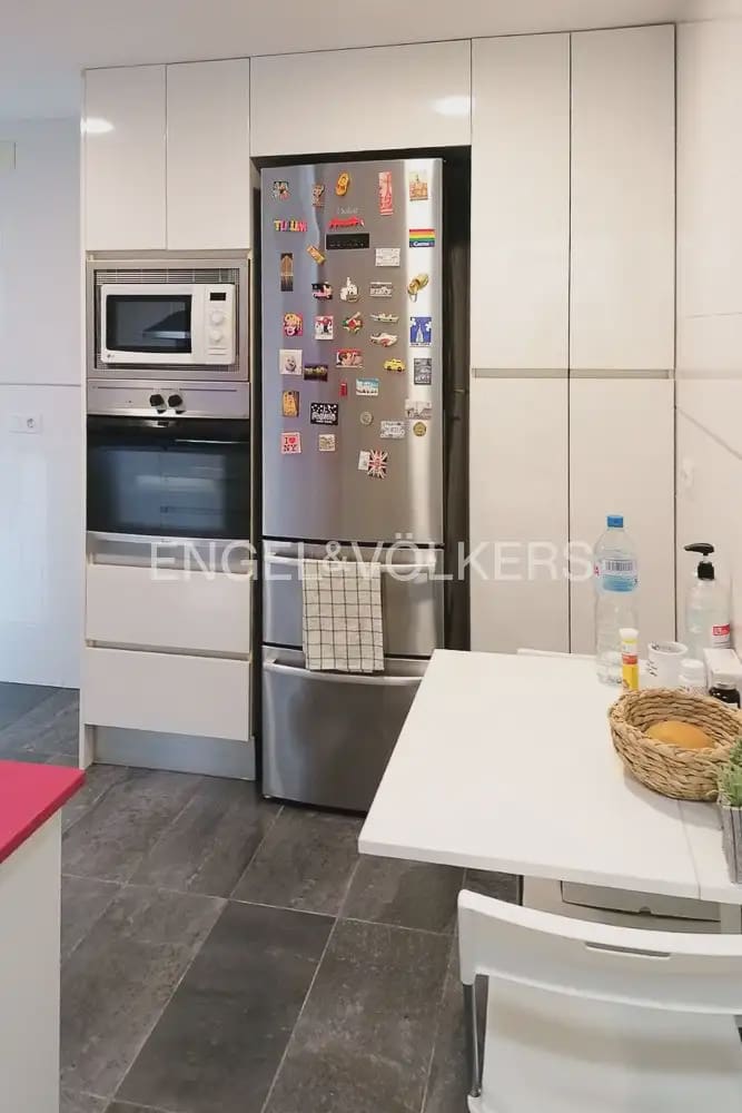 3 bedroom Flat for rent in Valencia city - € 1,400 (Ref: 9977946)