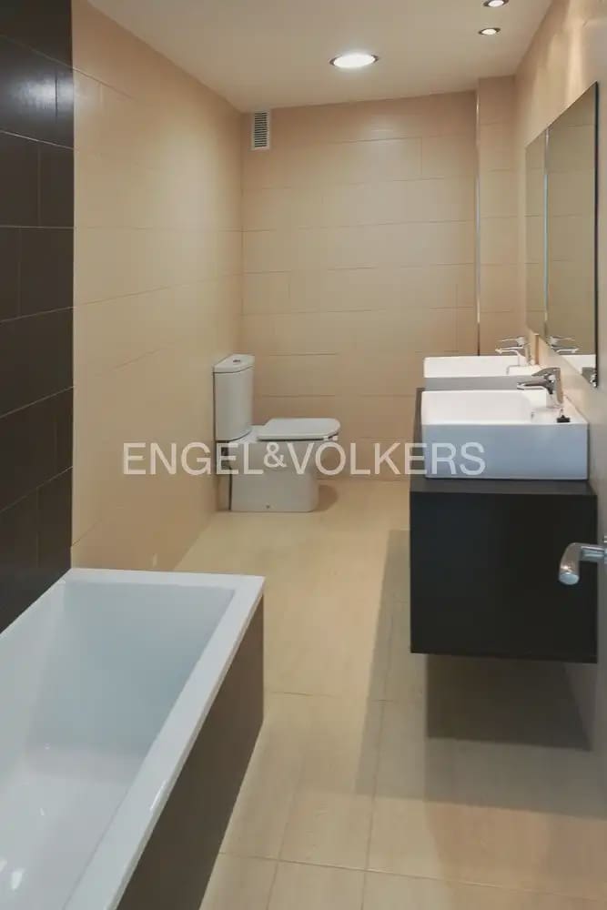 3 bedroom Flat for rent in Valencia city - € 1,400 (Ref: 9977946)