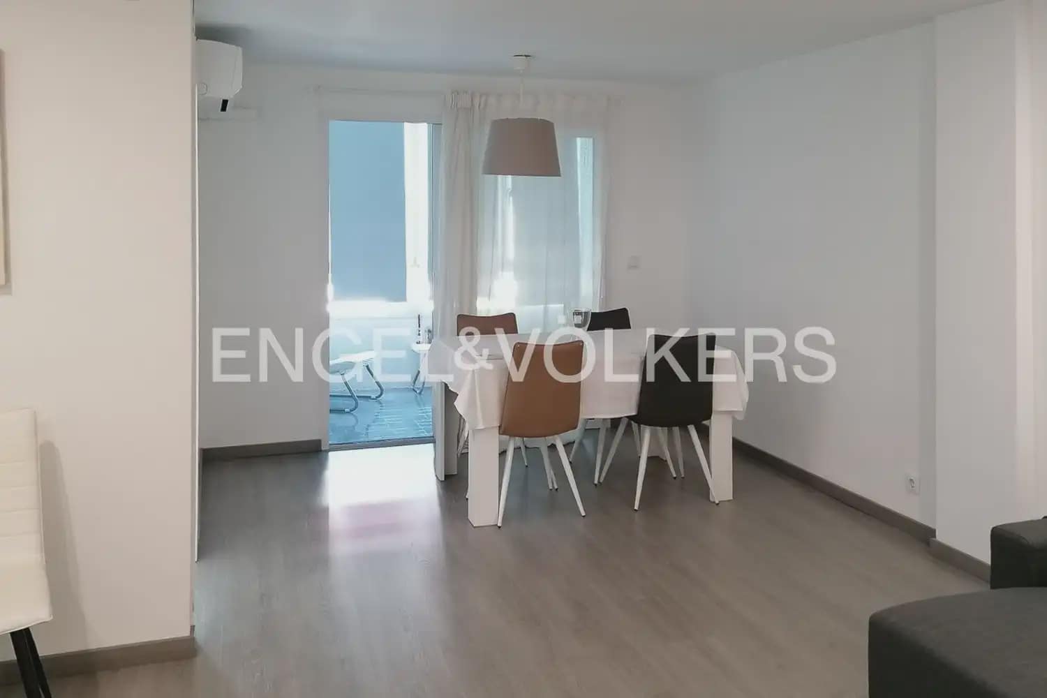 3 bedroom Flat for rent in Valencia city - € 1,400 (Ref: 9977946)