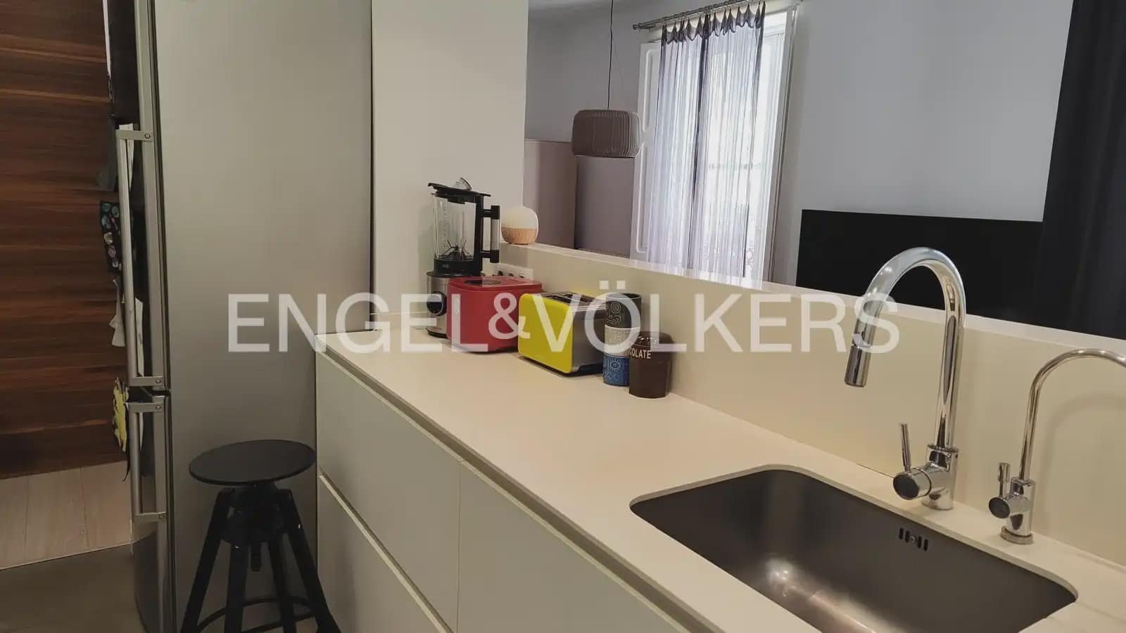 3 bedroom Flat for rent in Valencia city - € 1,900 (Ref: 9978006)