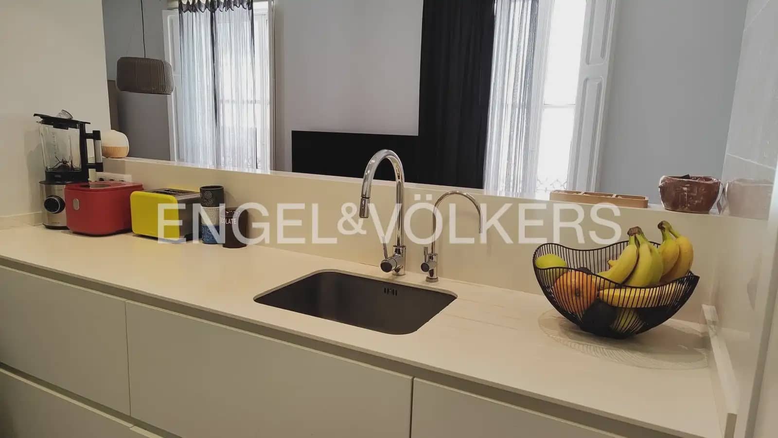 3 bedroom Flat for rent in Valencia city - € 1,900 (Ref: 9978006)