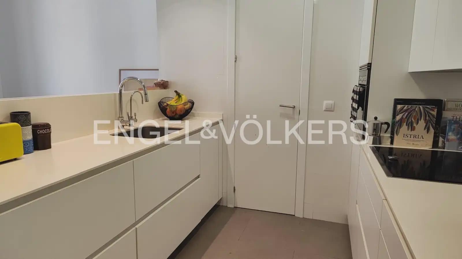 3 bedroom Flat for rent in Valencia city - € 1,900 (Ref: 9978006)