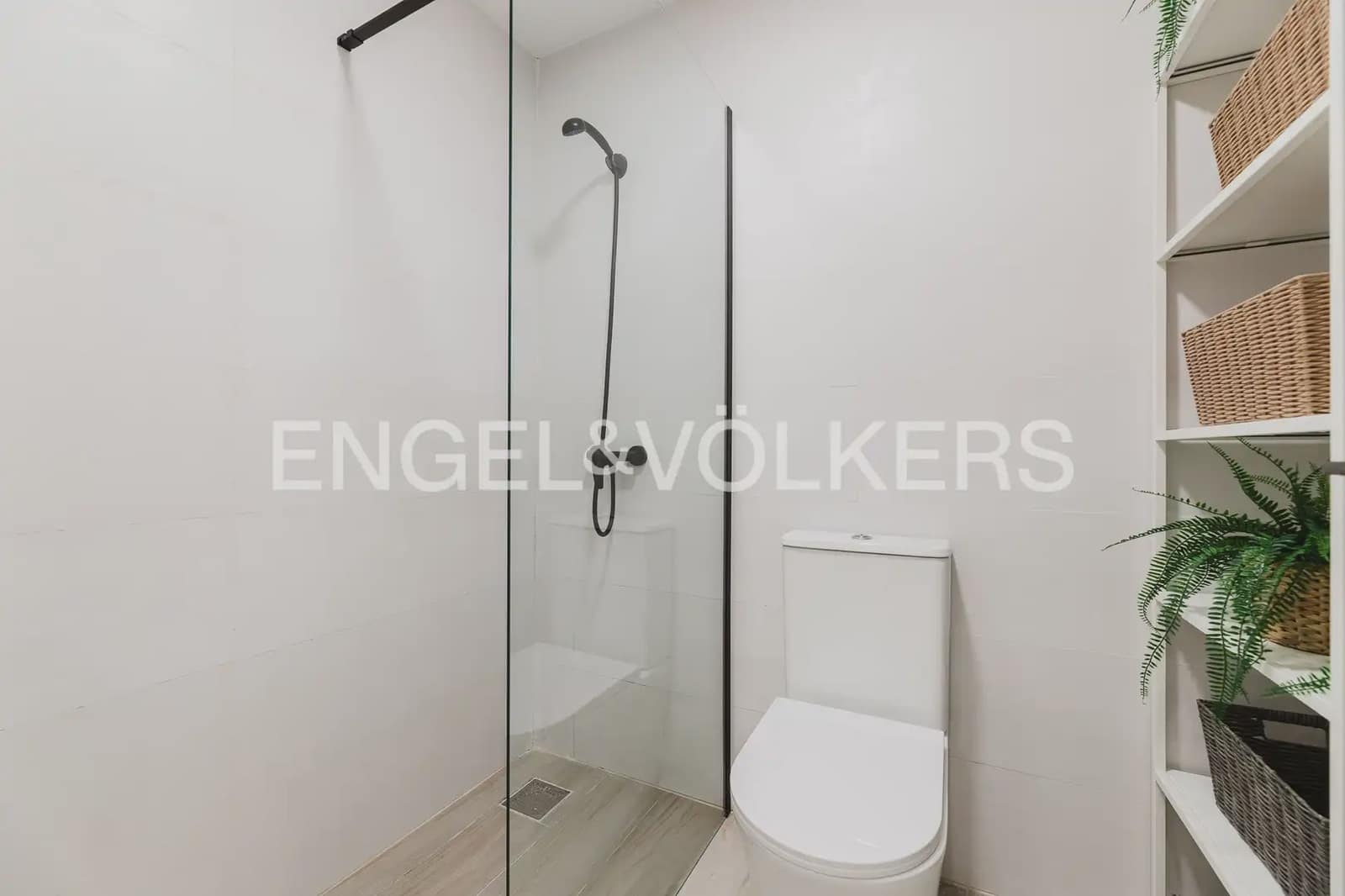 4 Zimmer Wohnung zu vermieten in Valencia Stadt - 2.000 € (Ref: 9978007)