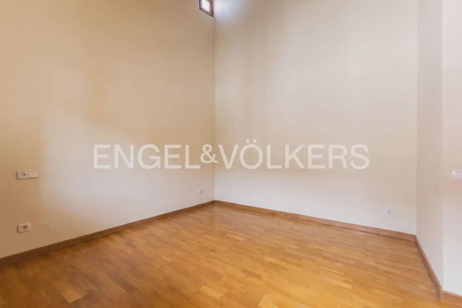 3 slaapkamer Flat te koop in Valencia stad - € 535.000 (Ref: 9978009)