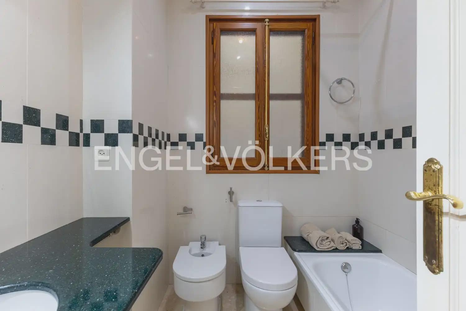 3 bedroom Flat for rent in Valencia city - € 2,300 (Ref: 9978010)