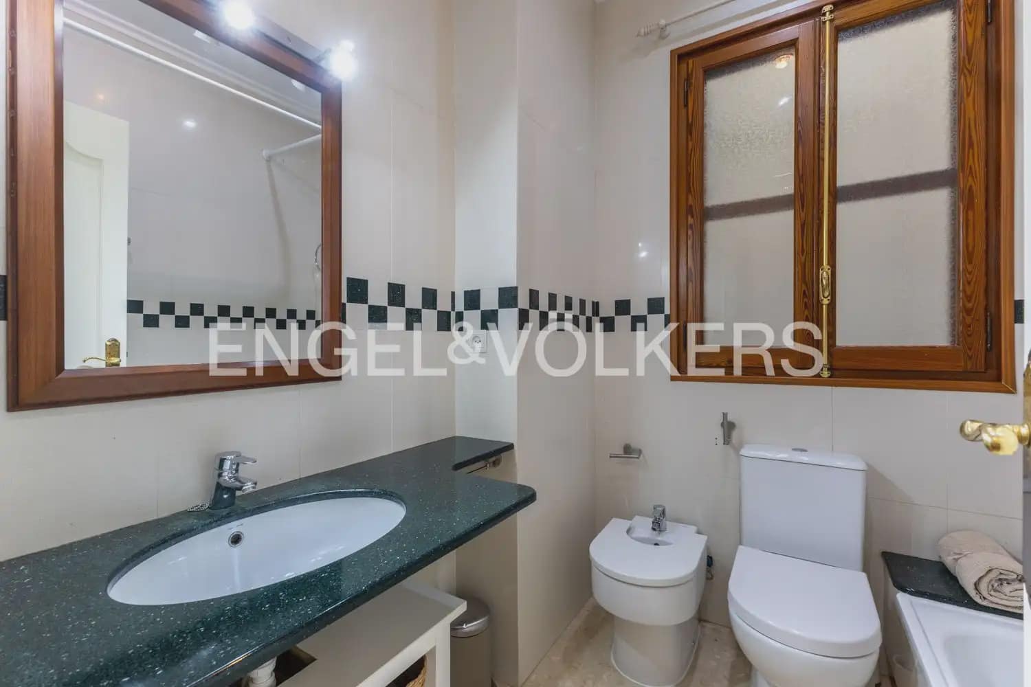 3 bedroom Flat for rent in Valencia city - € 2,300 (Ref: 9978010)