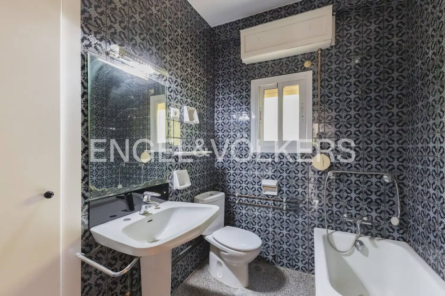 4 sypialnia Willa na sprzedaż w Paterna z basenem garażem - 669 000 € (Ref: 9978014)
