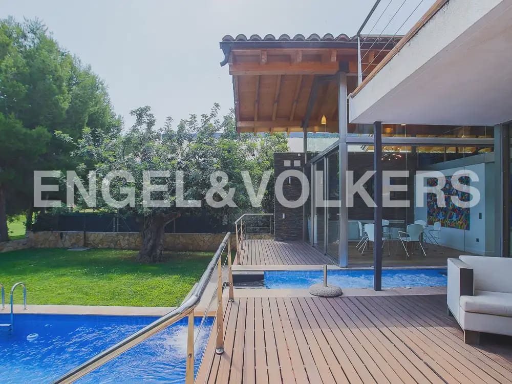 5 soveværelse Villa til leje i Betera med swimmingpool garage - € 5.500 (Ref: 9980525)