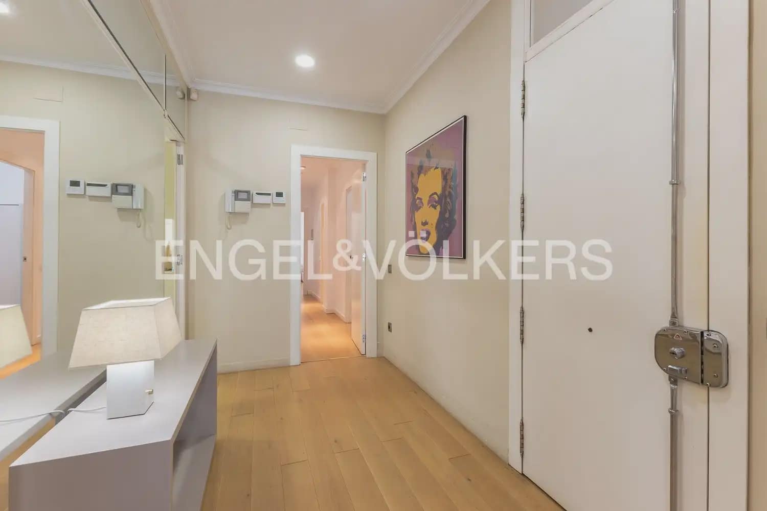 3 bedroom Flat for rent in Valencia city - € 2,800 (Ref: 9981308)