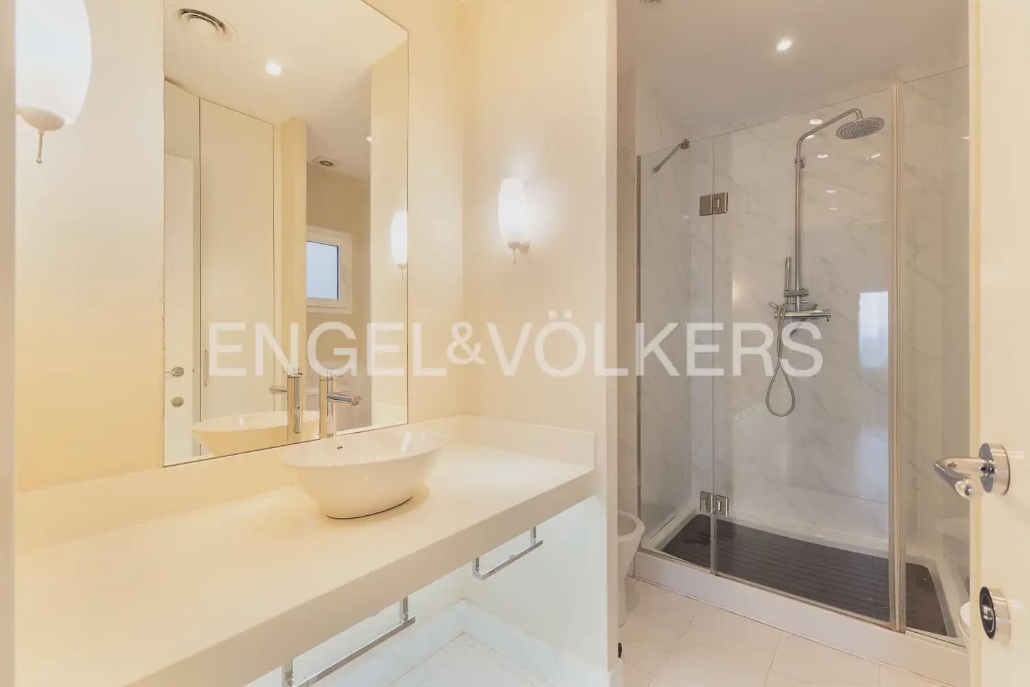 3 bedroom Flat for rent in Valencia city - € 2,800 (Ref: 9981308)