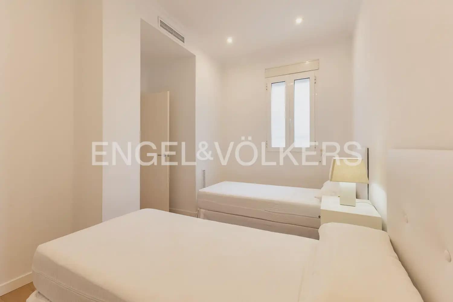 3 bedroom Flat for rent in Valencia city - € 2,800 (Ref: 9981308)