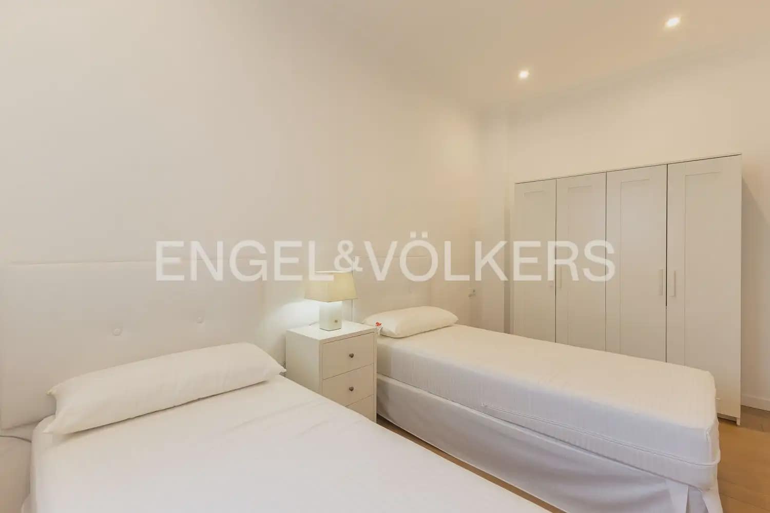 3 bedroom Flat for rent in Valencia city - € 2,800 (Ref: 9981308)