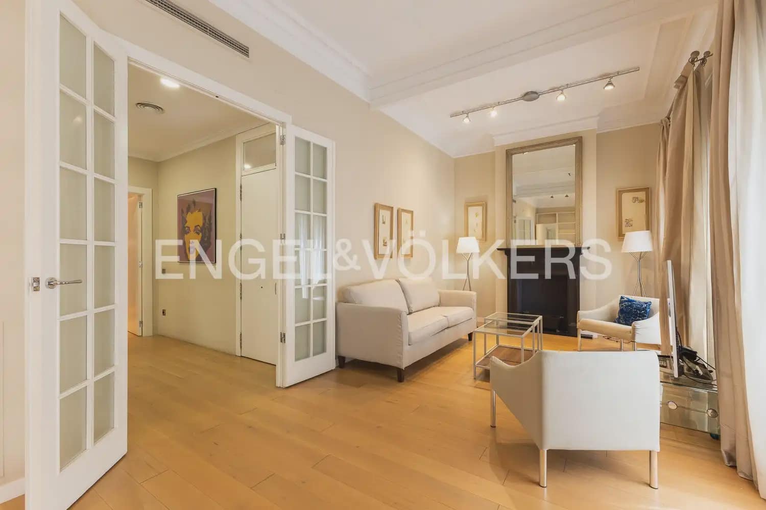 3 bedroom Flat for rent in Valencia city - € 2,800 (Ref: 9981308)