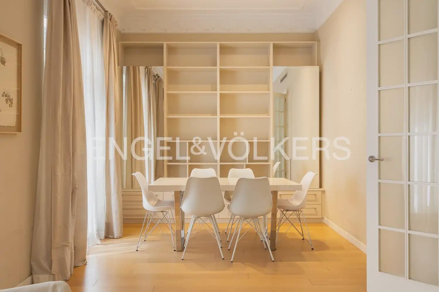 3 bedroom Flat for rent in Valencia city - € 2,800 (Ref: 9981308)