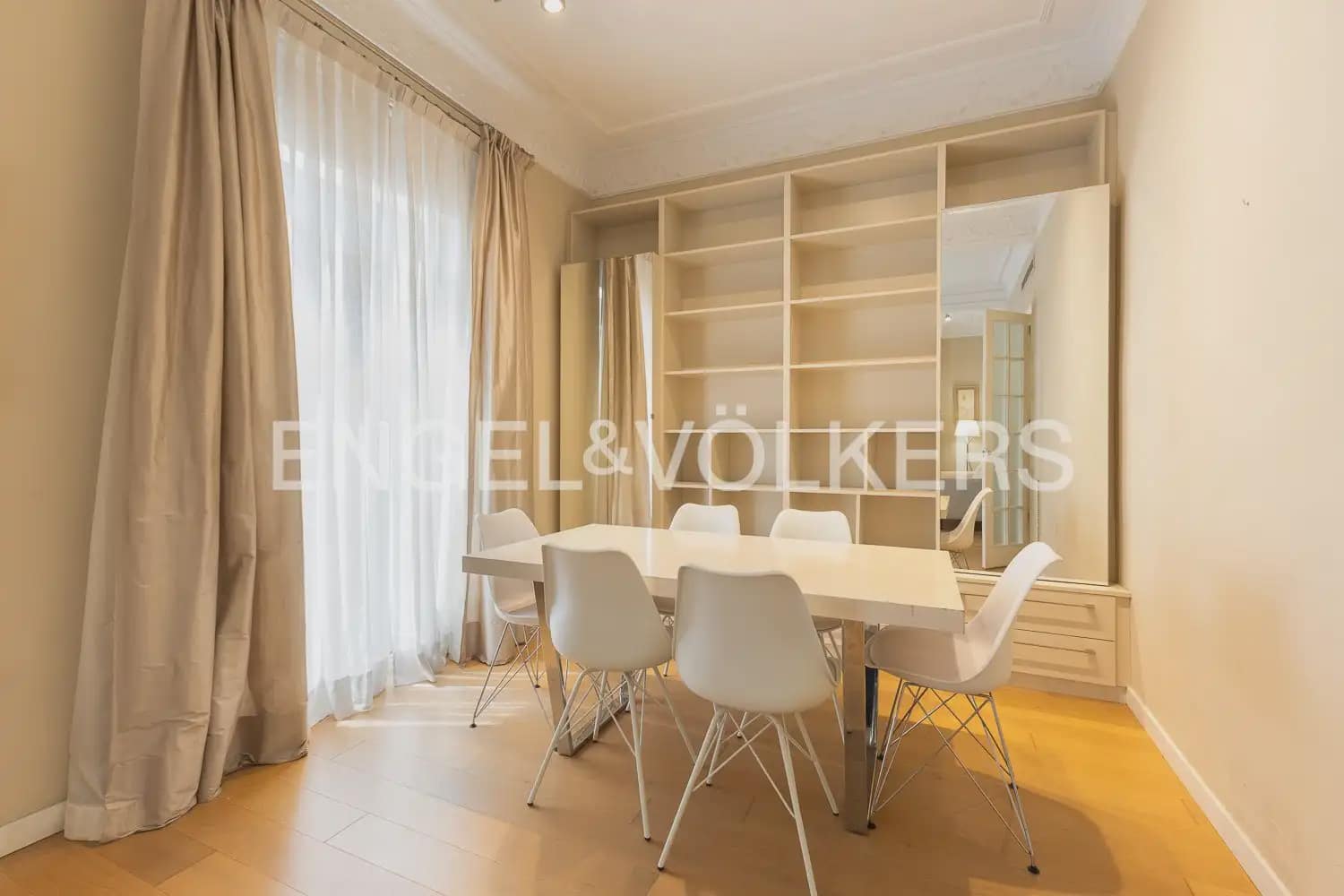 3 bedroom Flat for rent in Valencia city - € 2,800 (Ref: 9981308)