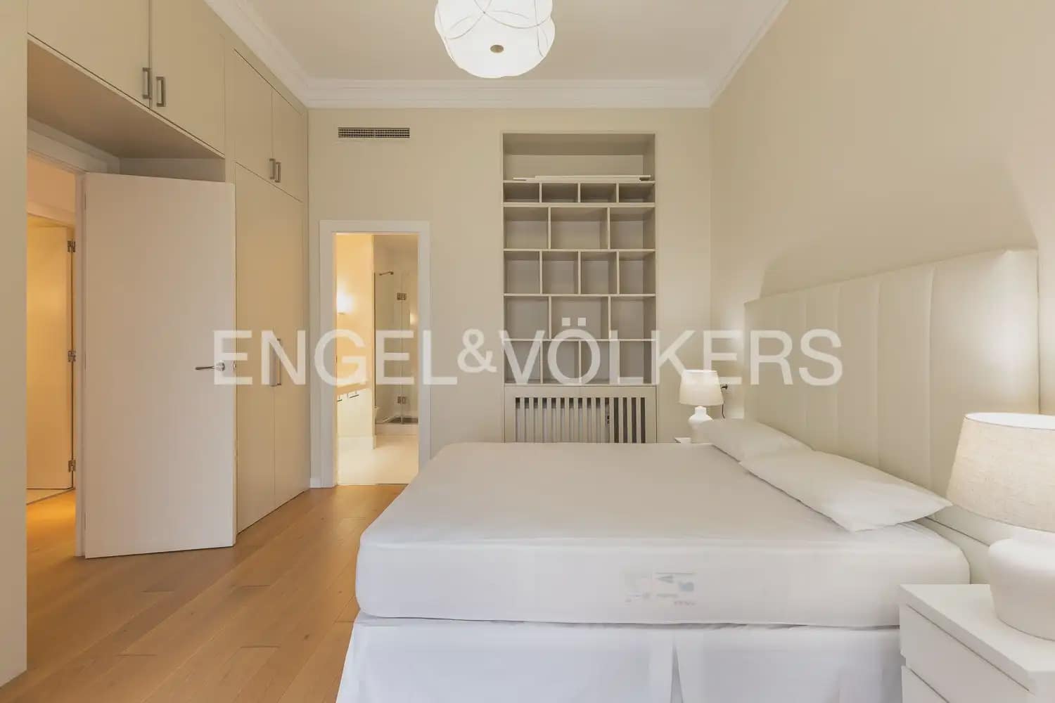 3 bedroom Flat for rent in Valencia city - € 2,800 (Ref: 9981308)