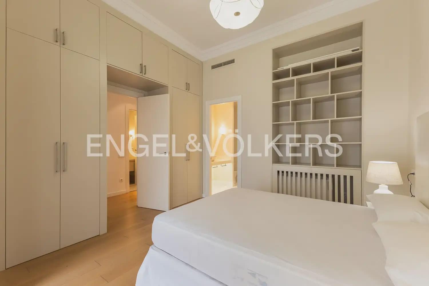 3 bedroom Flat for rent in Valencia city - € 2,800 (Ref: 9981308)