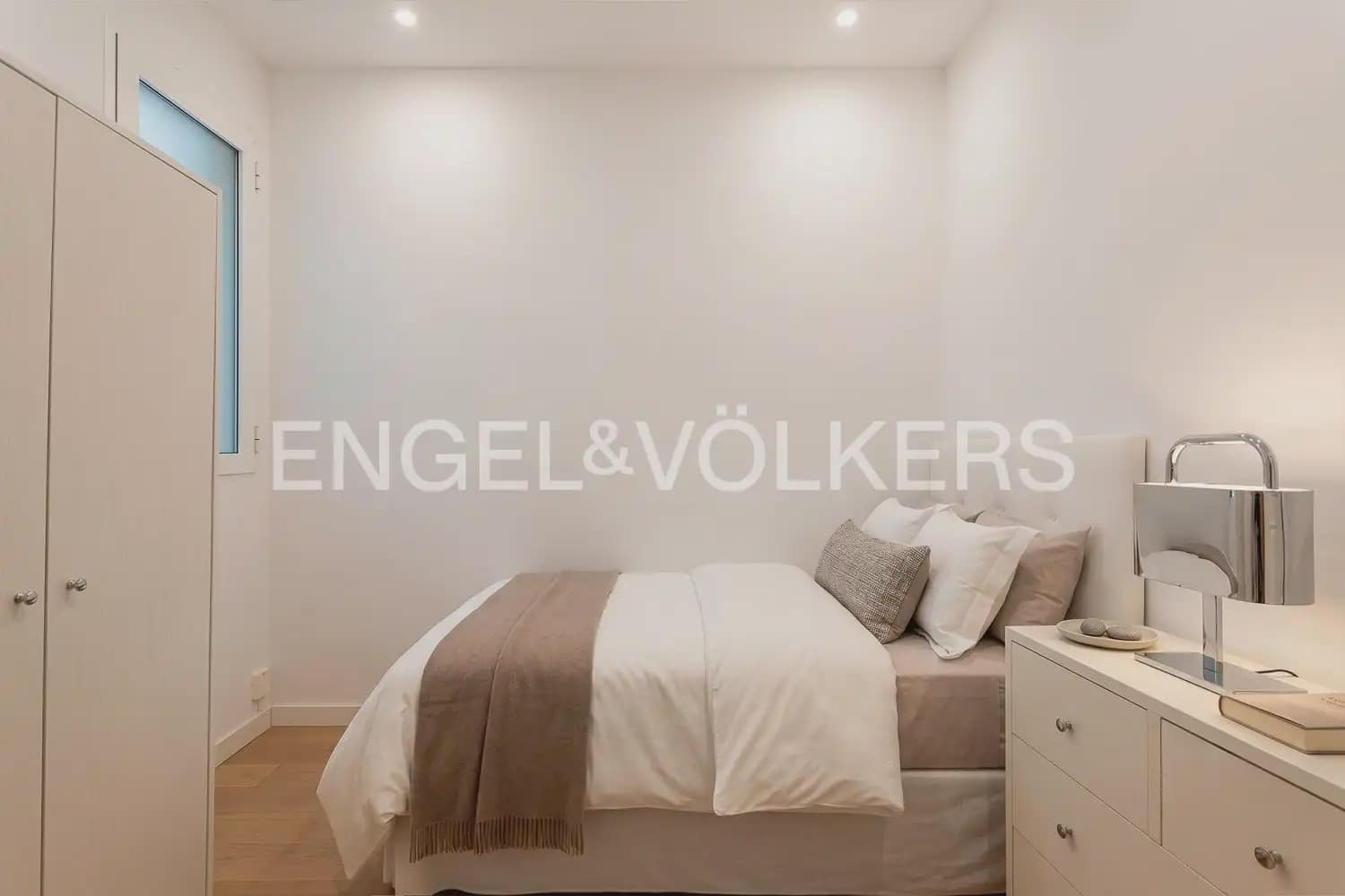 3 bedroom Flat for rent in Valencia city - € 2,800 (Ref: 9981308)