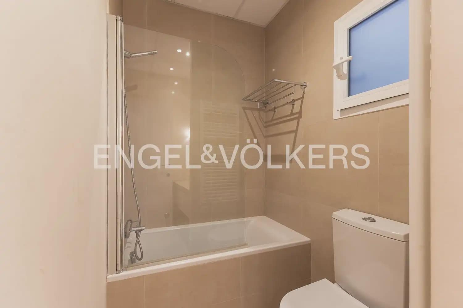 3 bedroom Flat for rent in Valencia city - € 2,800 (Ref: 9981308)