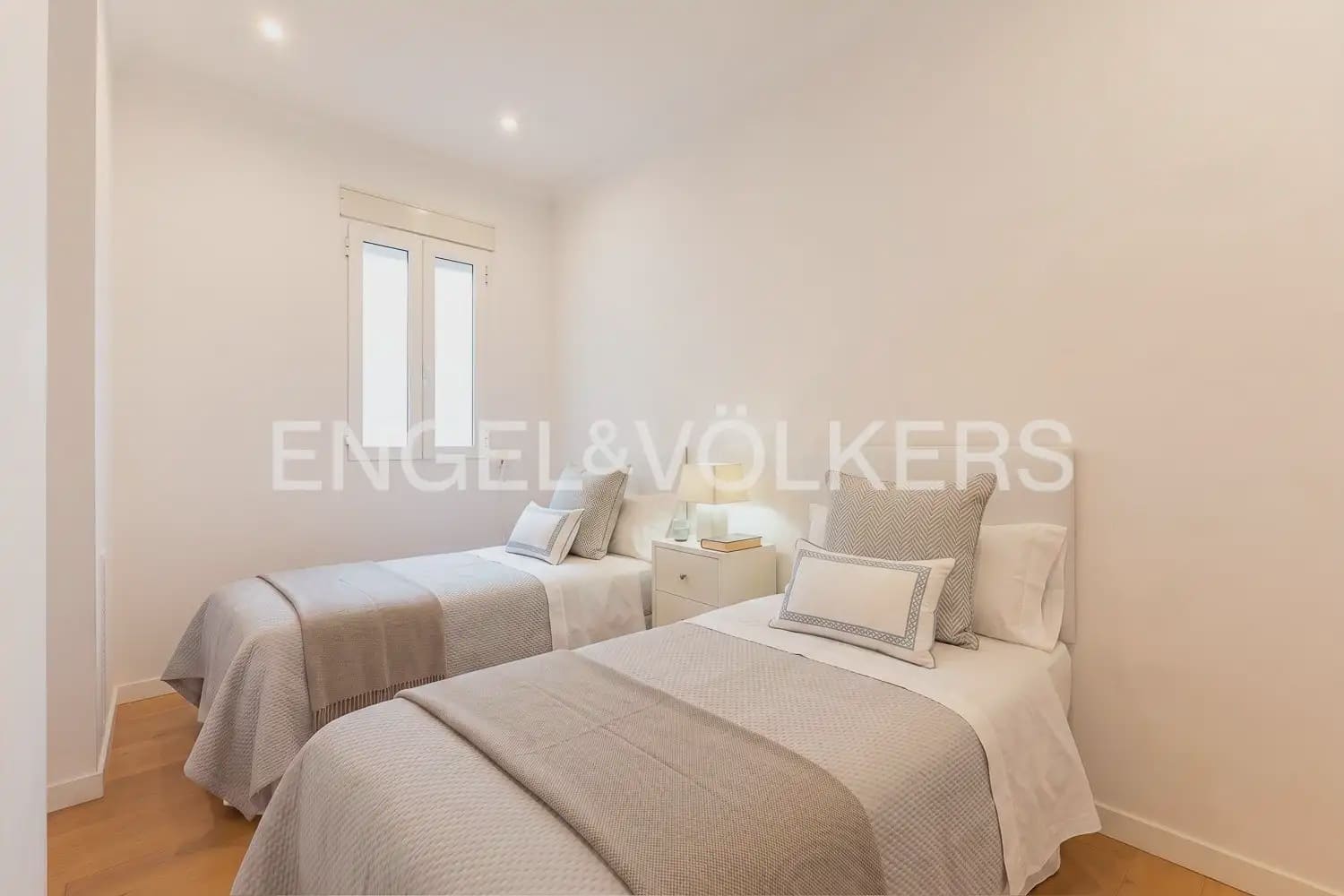 3 bedroom Flat for rent in Valencia city - € 2,800 (Ref: 9981308)